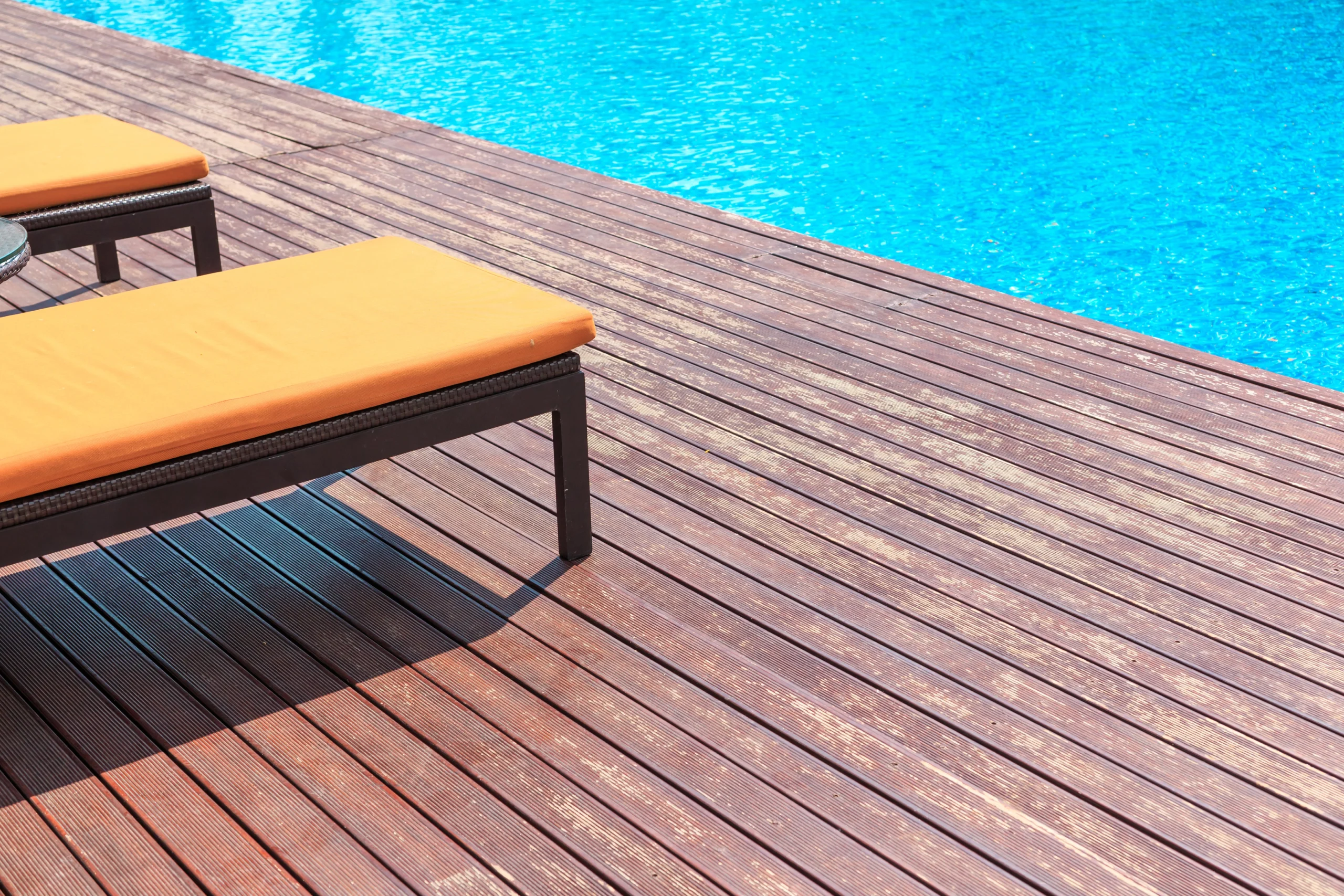 terrasse-bois-piscine